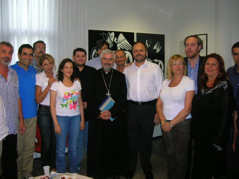 Monsignor Bregantini con il sindaco Gaspari e alcuni esponenti del Consiglio comunale